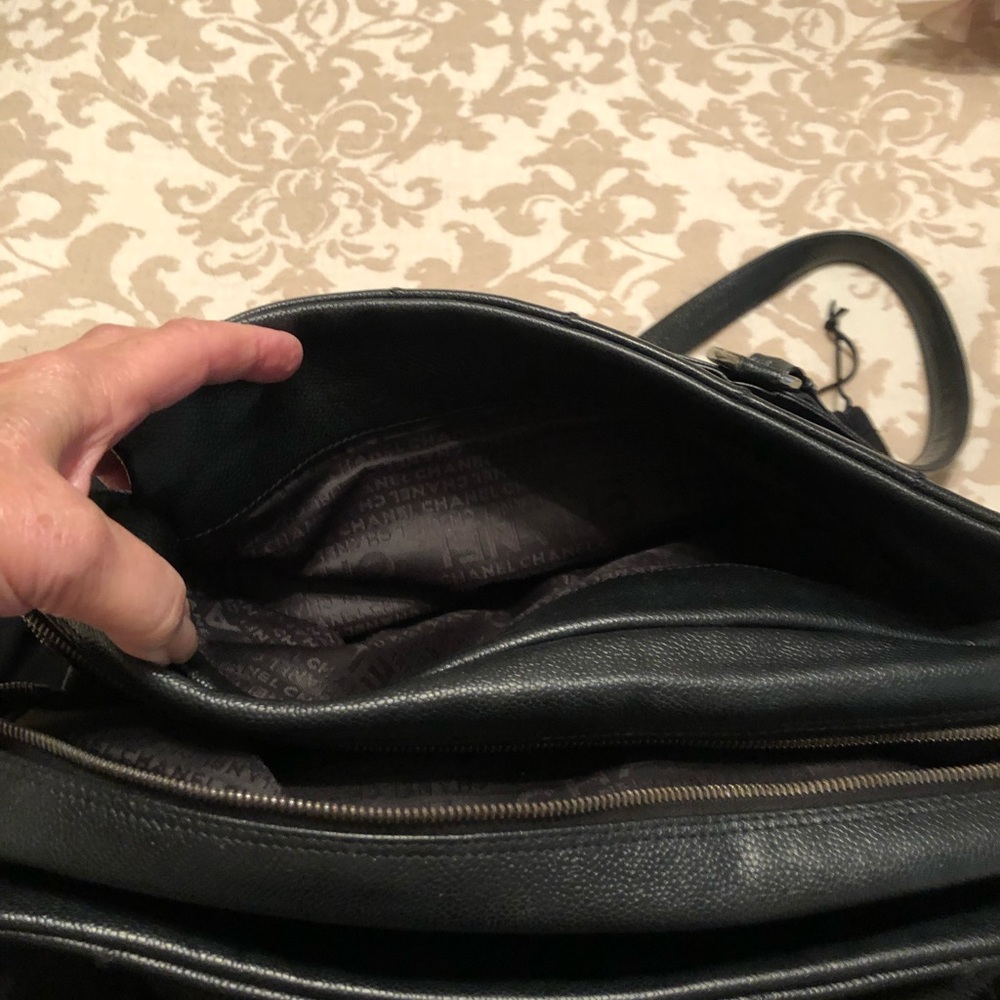 Authentic Chanel bag excellent condition! - Picture 5 of 7